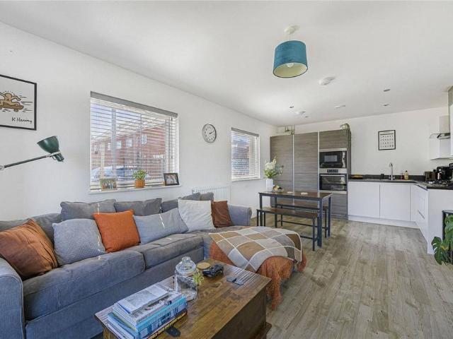 Apartment for rent in Ebbsfleet Green, Dartford