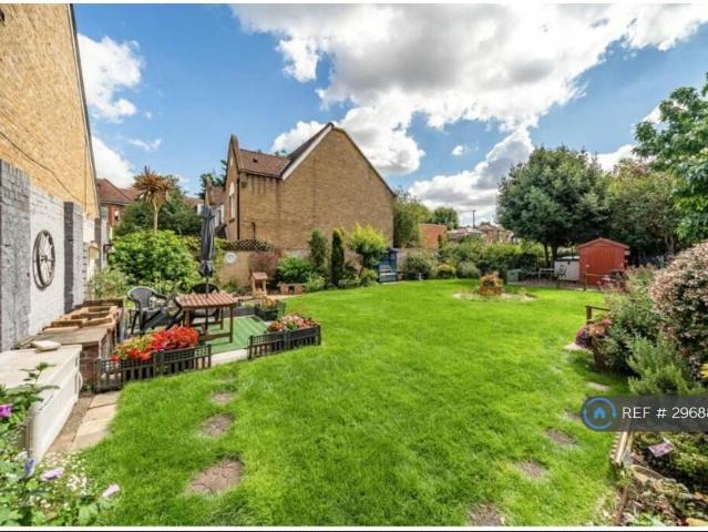 Flat for rent in Earlsfield, Greater London