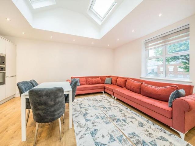 Apartment for rent in Hampton Hill, Greater London