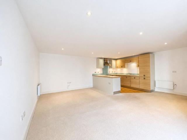 Apartment for rent in Stoneleigh, Ewell