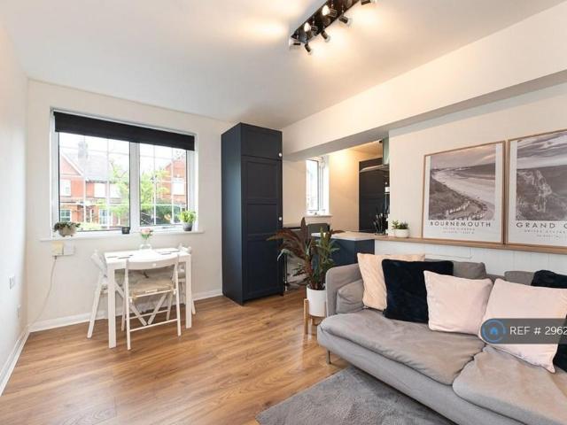 Apartment for rent in Woodcote, Epsom