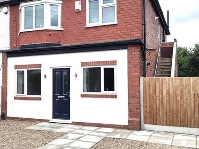 Flat for rent in Rossmore, Cheshire