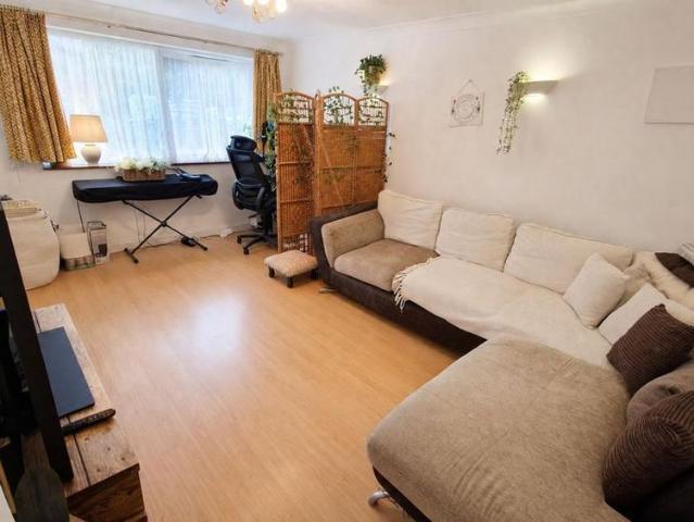 Apartment for rent in Woodhall Farm, Pouchen End