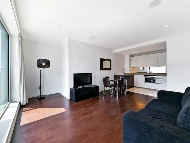 Flat for rent in Isle Of Dogs, Greater London