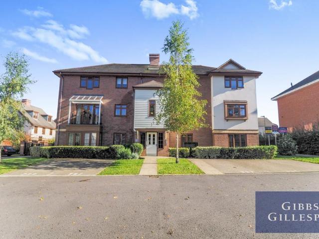 Flat for rent in Ruislip, London Borough of Hillingdon