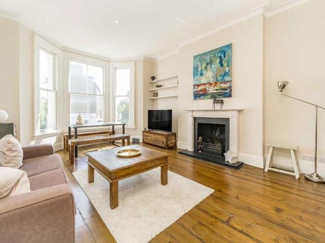Apartment for rent in North Kensington, Greater London