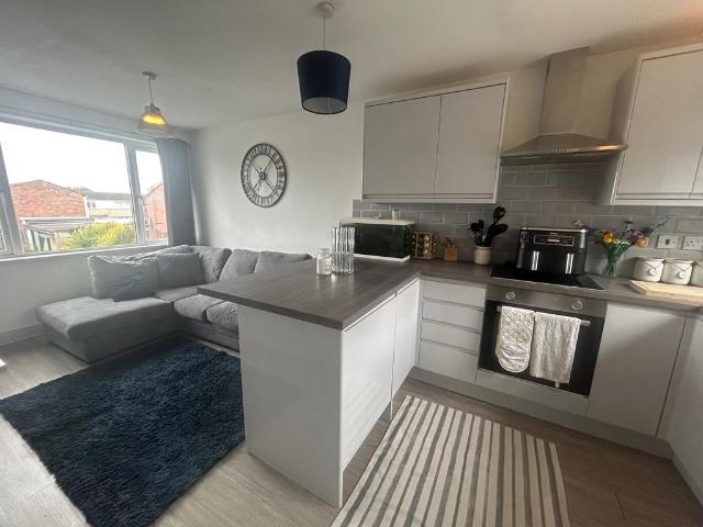 Flat for rent in Wood End, Gun Hill