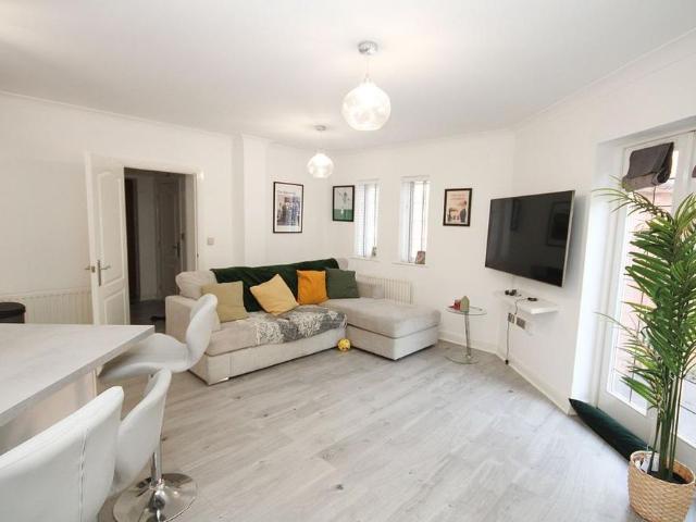 Apartment for rent in Burtonwood and Westbrook, Warrington