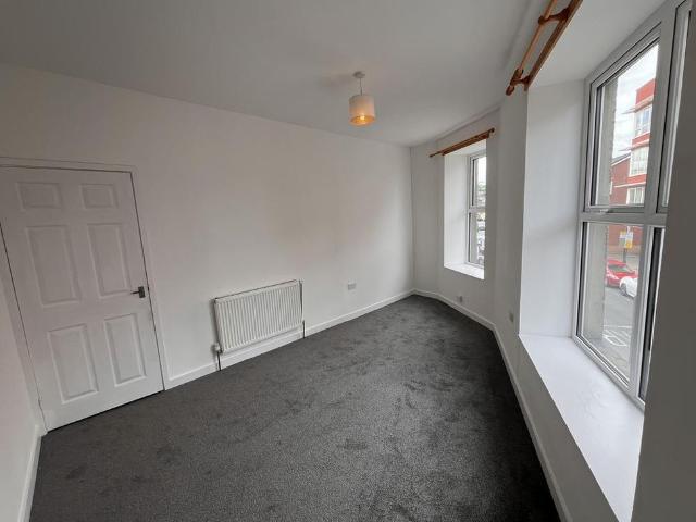 Apartment for rent in Cimla, Neath