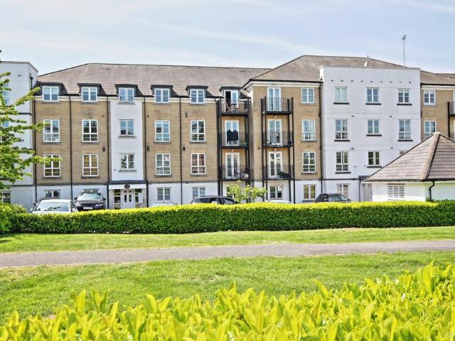 Flat for rent in Woking, Surrey