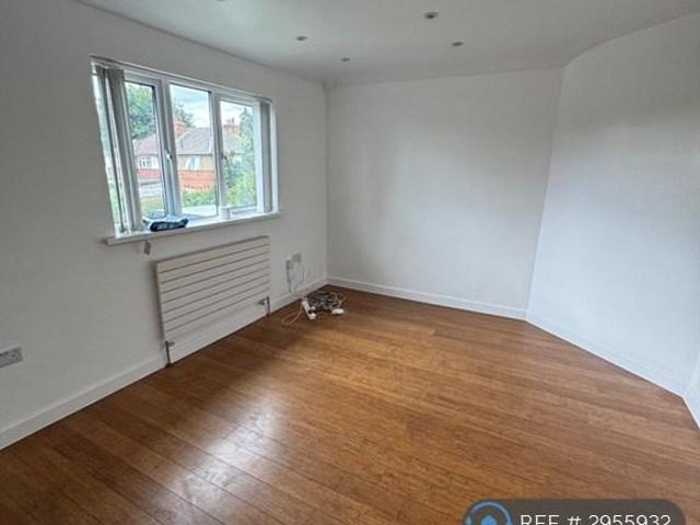 Flat for rent in Gants Hill, Greater London