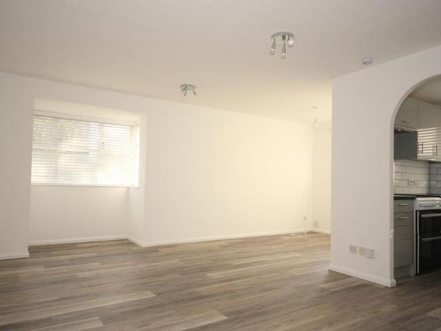 Apartment for rent in Horsell, Woking