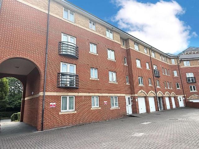 Flat for rent in Churchward, Rodbourne
