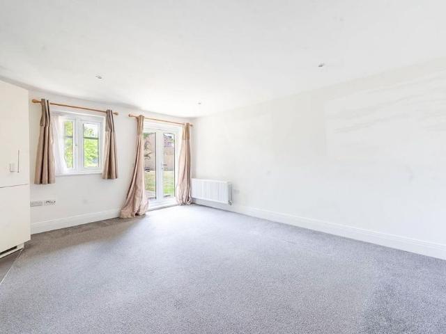 Apartment for rent in Pinner, Greater London