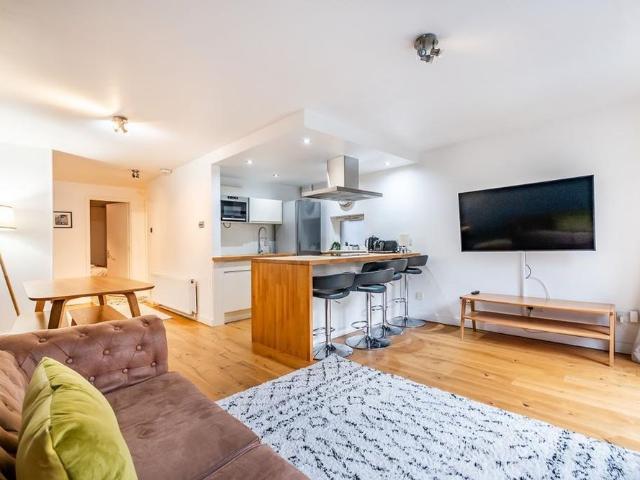 Apartment for rent in St. John's Wood, Greater London