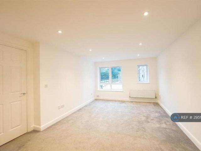Apartment for rent in Red Hill, Surrey