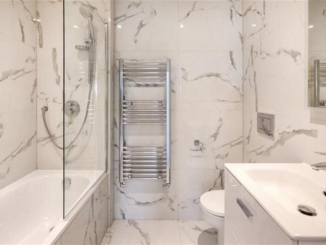 Apartment for rent in Hatching Green, Five Acres