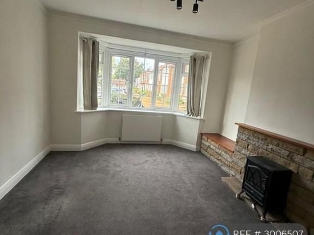 Apartment for rent in Whetstone, Oakleigh Park