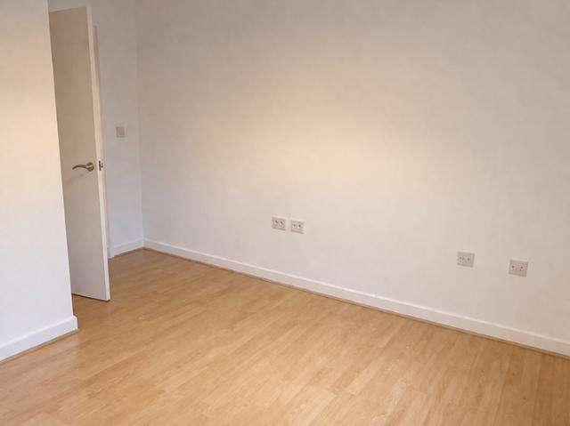 Apartment for rent in Burnt Oak, Greater London