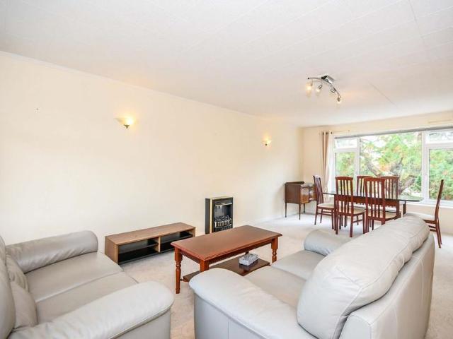 Apartment for rent in Lansdowne, Charminster