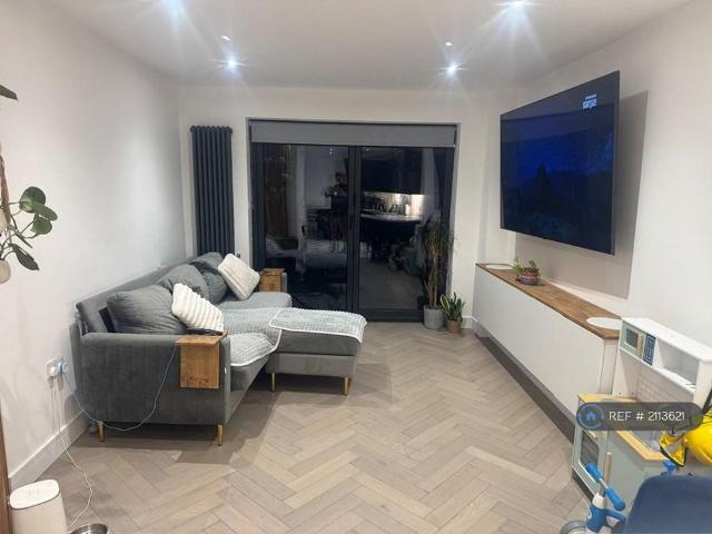 Apartment for rent in Sunbury, Surrey