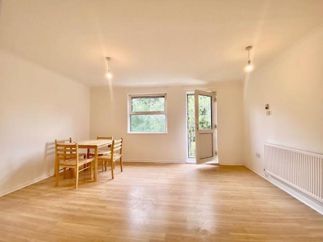 Apartment for rent in Moss Side, Firbank
