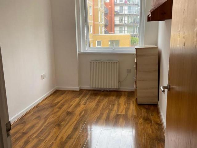 Flat for rent in Newbury Park, Greater London