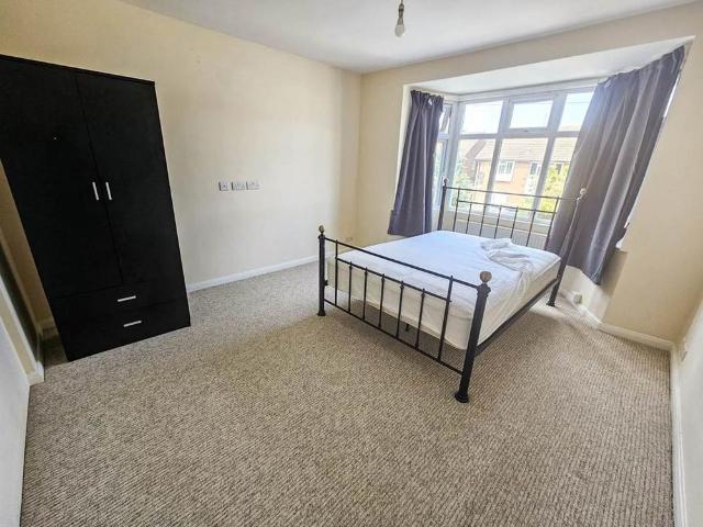 Apartment for rent in Harmondsworth, Greater London