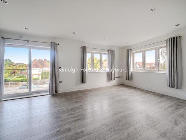 Apartment for rent in Shortlands, Greater London
