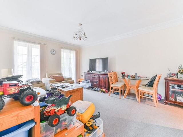 Apartment for rent in Caterham on the Hill, Tandridge