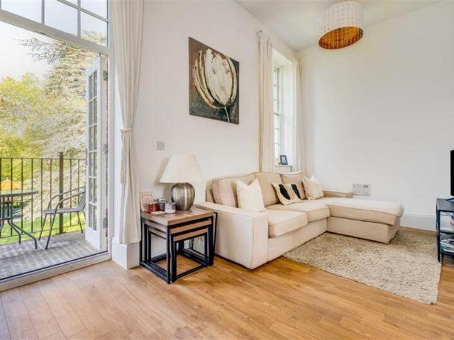 Flat for rent in The Wells, Surrey