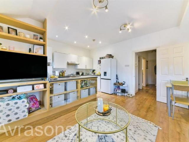 Apartment for rent in Oval, Greater London