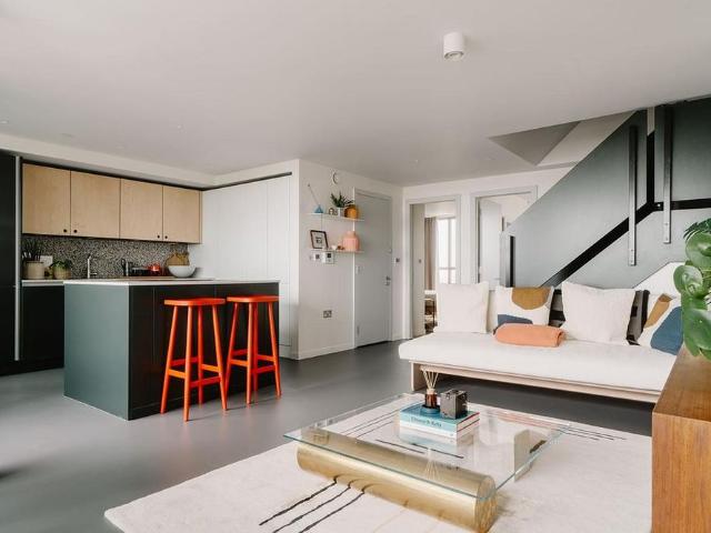 Apartment for rent in Brownfields, Greater London
