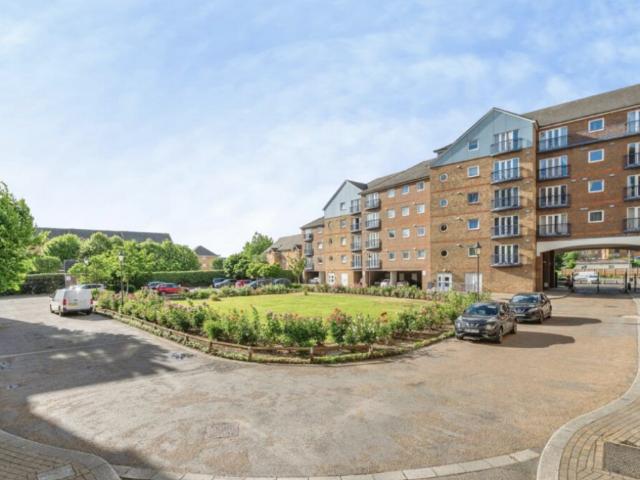 Flat for rent in Grays, Essex