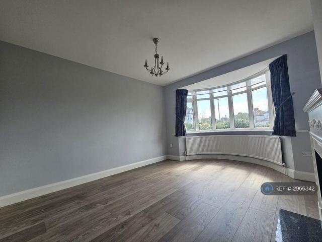 Apartment for rent in Carterhatch, Greater London