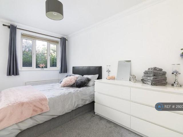 Apartment for rent in Rush Green, Greater London