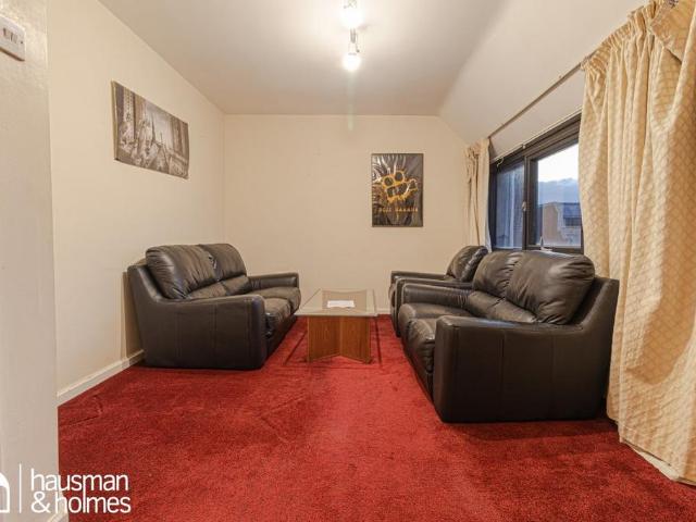 Flat for rent in Golders Green, Isle Of Man