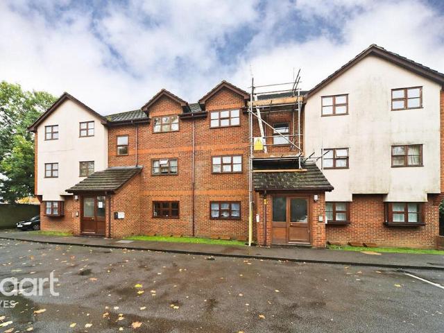 Flat for rent in Yeading, Greater London