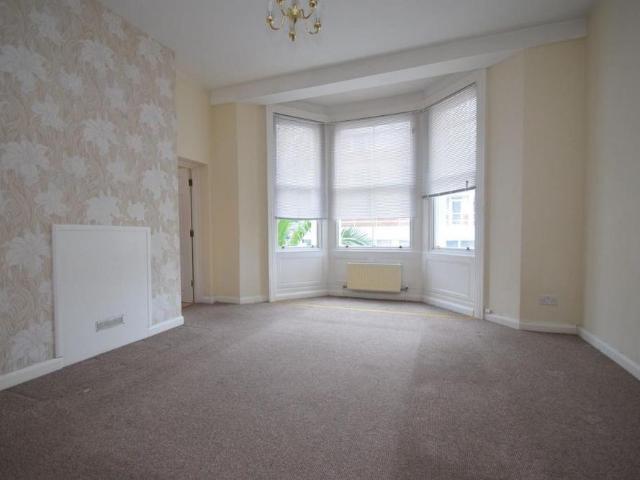Apartment for rent in Roselands, Eastbourne