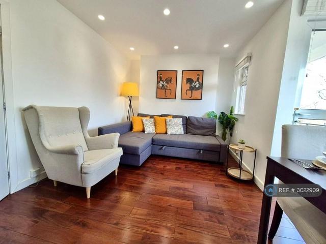 Apartment for rent in Highbury, Greater London