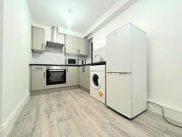 Flat for rent in Uxbridge, Ickenham