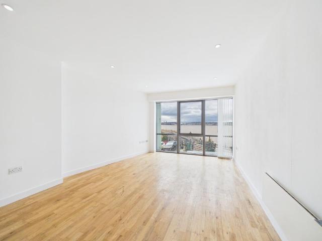 Flat for rent in Calderstones