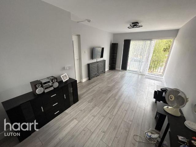 Apartment for rent in Farley Hill, Spring Park