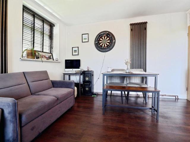 Apartment for rent in The Hawthorns, Falcon Lodge
