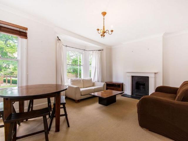 Apartment for rent in Falcon Estate, Greater London
