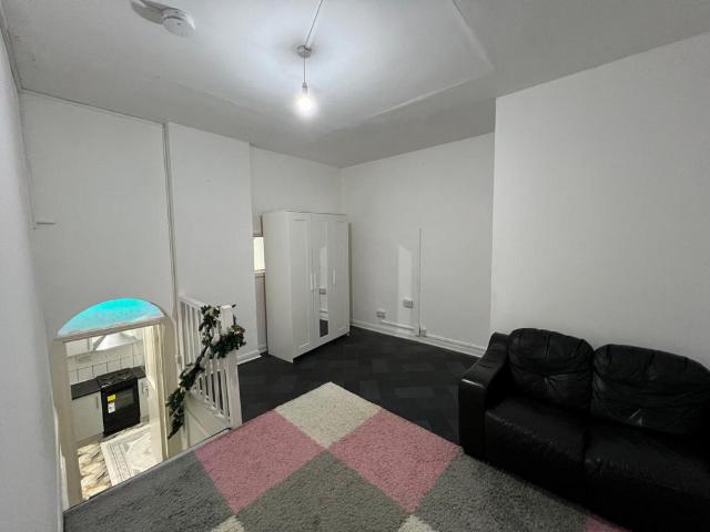 Flat for rent in West Hackney, Greater London