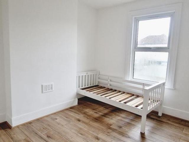 Apartment for rent in Seven Kings, Greater London