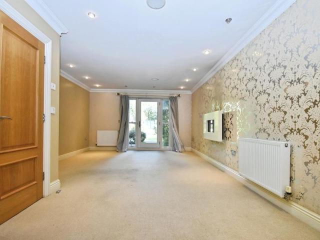 Apartment for rent in Widmore, Greater London