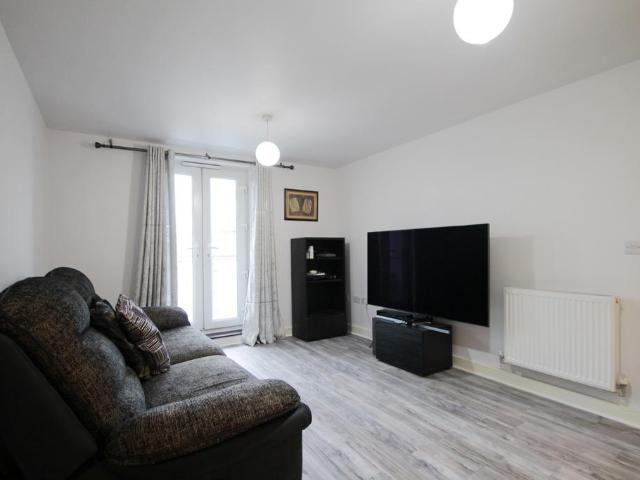 Flat for rent in Yiewsley, Greater London