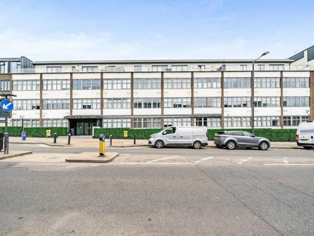 Flat for rent in Lane, Greater London